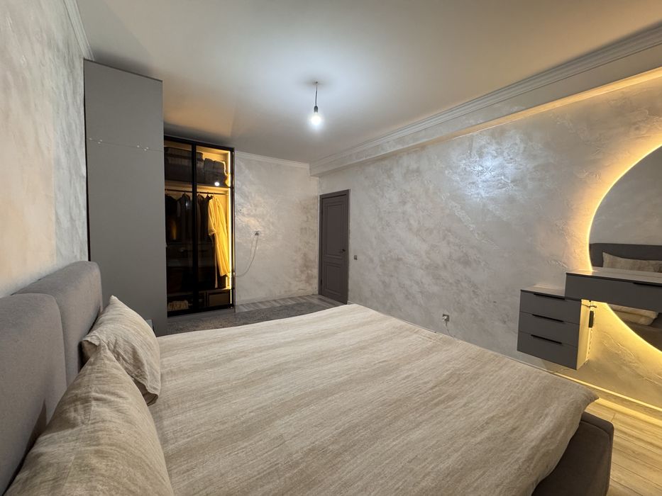 Стильный спальный гарнитур