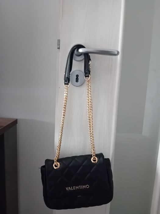 Geanta crossbody ocarina din piele ecologica purtată doar odată