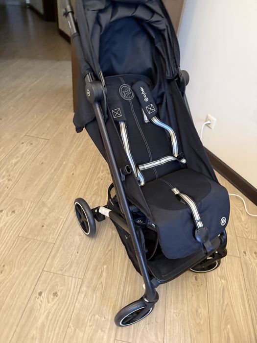 Продам коляску прогулочная Cybex Beezy Magic Black, черный