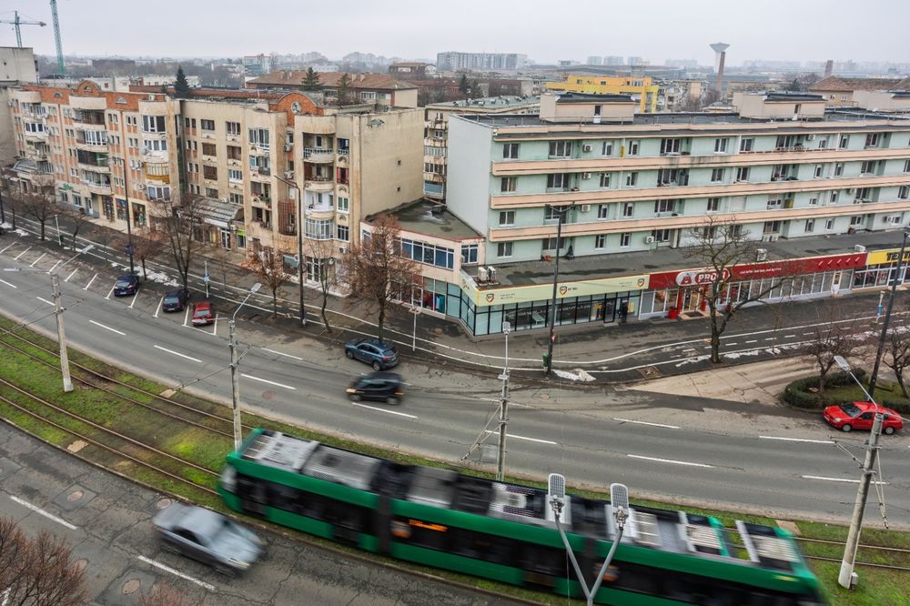 Închiriez apartament 3 camere decomandat