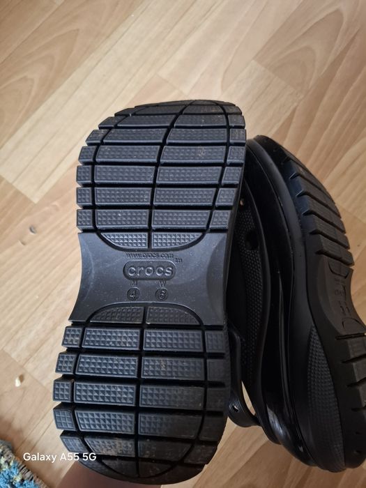 Crocs  lconic comfort