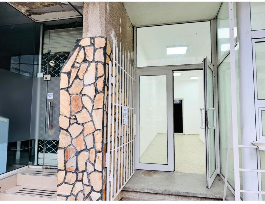 Дава се под наем Магазин в София, Център - 52 кв.м за 612 € - Снимка #1