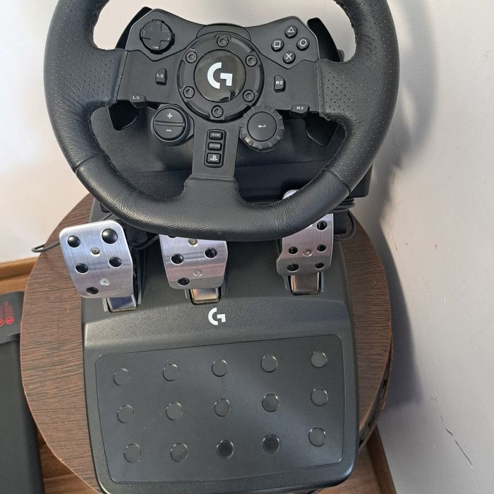 Vând  VOLAN LOGITECH PS 4, JOCURI PS 4