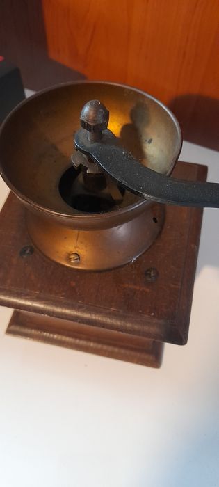 Ретро френска дървена мелачка за кафе черен пипер и др .