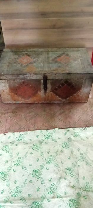 Сундук б/у деревянный.