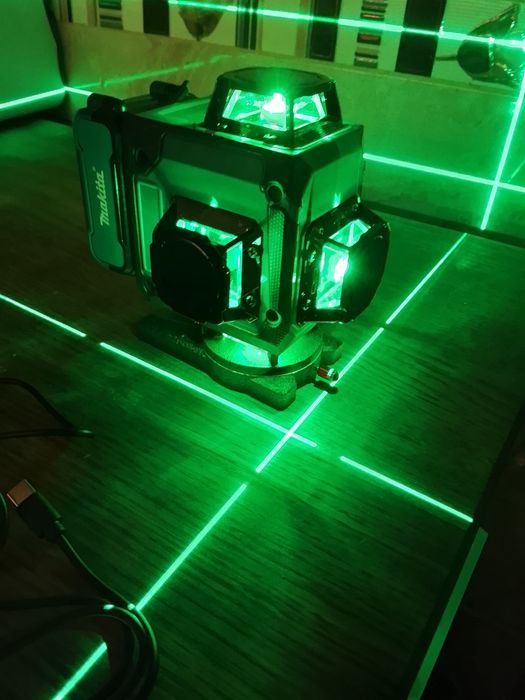 Nivel laser makita cu baterie de 6a