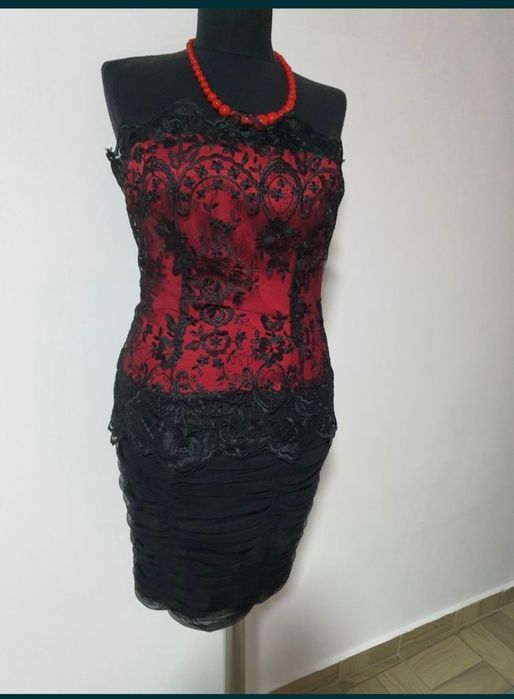 Rochie din  dantela neagra franțuzească cu  tull fronsat ;