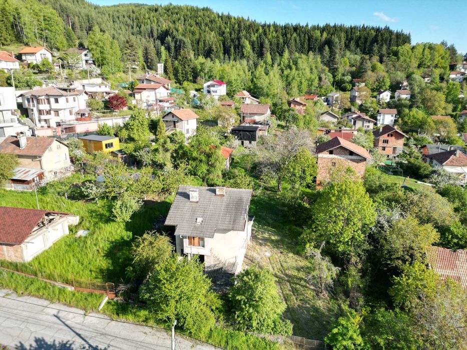 Продавам къща в село Кладница