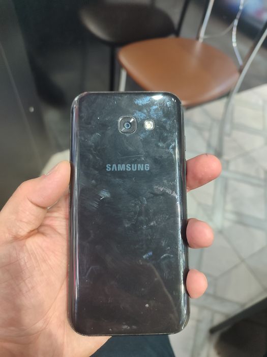 Продам А5 Самсунг 2017года