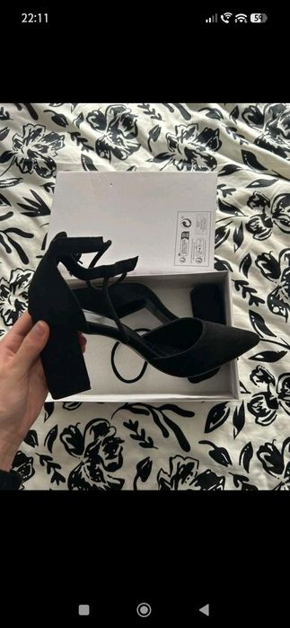 Pantofi cu Barete