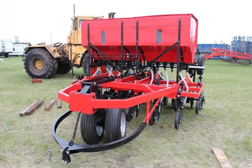сеялка СКП-3, ширина захвата - 3 м., бункер - 2 000 л.
