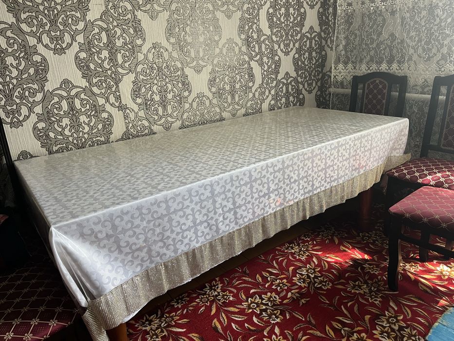 Продается стол со 8 стульями