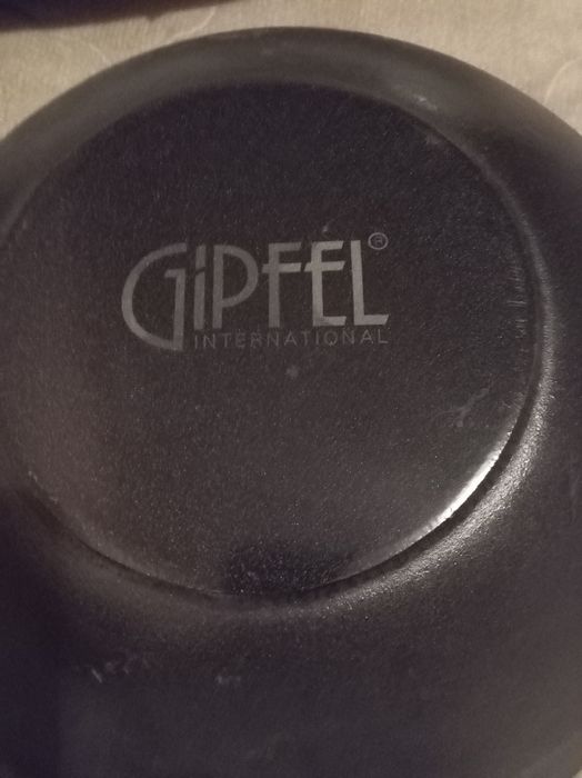 Проется казан с крышкой