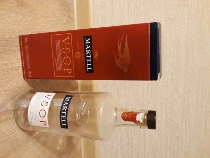 Бутилка с кутия от коняк Martell V.S.О.Р red barrels за колекция