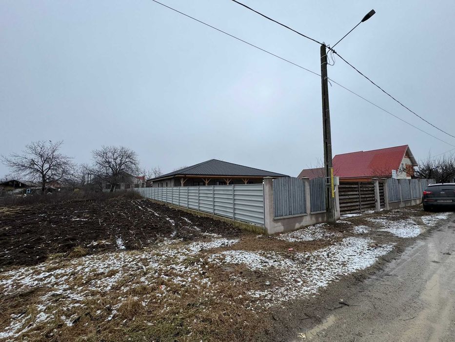 Casa de vanzare la rosu