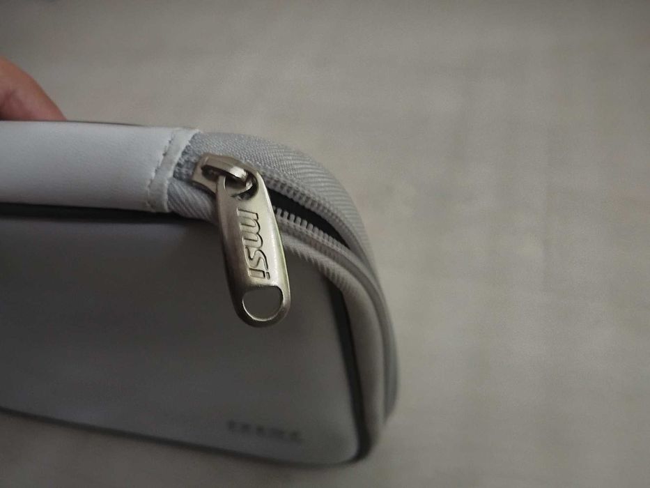 чанта (калъф) за ноутбук MSI