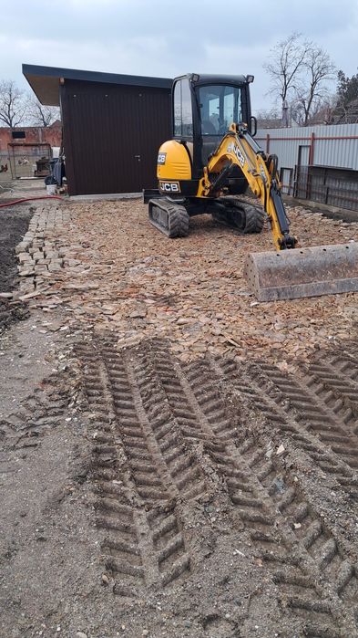 Miniexcavator 2.7+platforma Arad-150lei /ora.intru pe poartă 2m