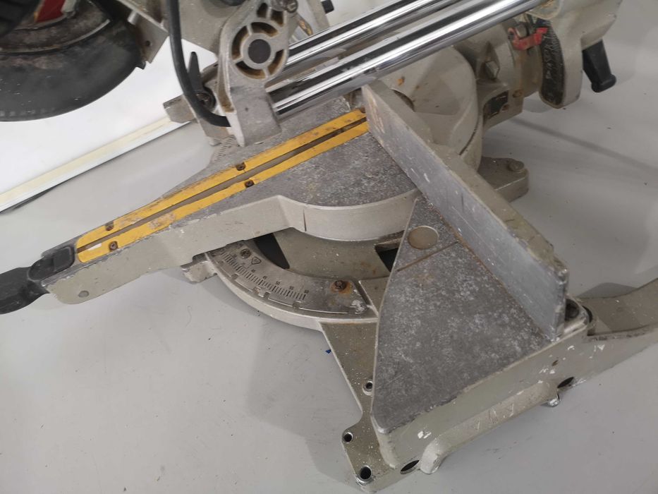 Циркуляр пендула - Dewalt 1600W / 216mm