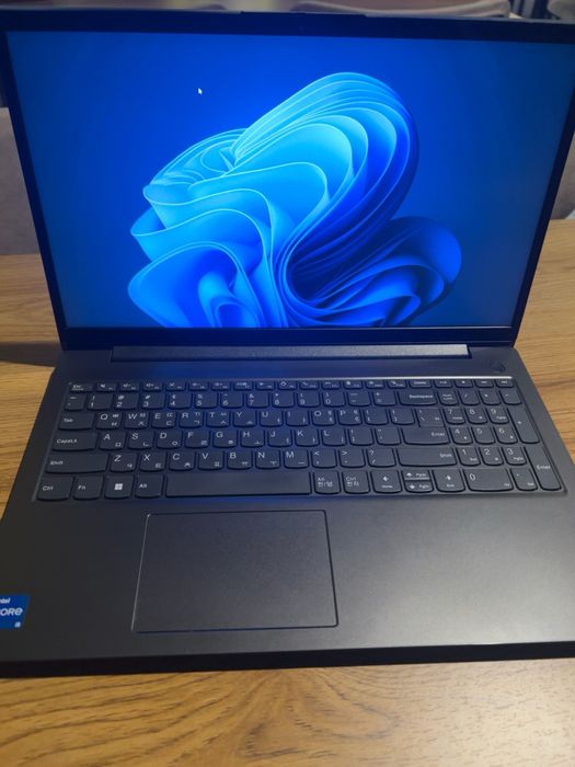 Ноутбук Lenovo V15 G4 IRU i5-13420H / 8GB / 256GB SSD