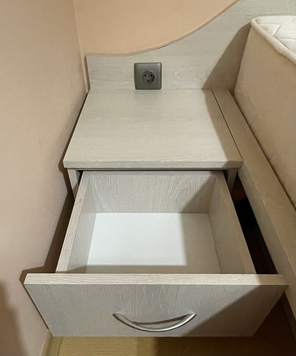 Спалня с табла и две нощни шкафчета + матрак 160/200см