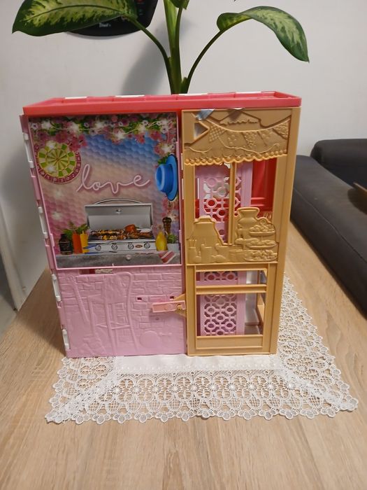 Căsuța Barbie roz