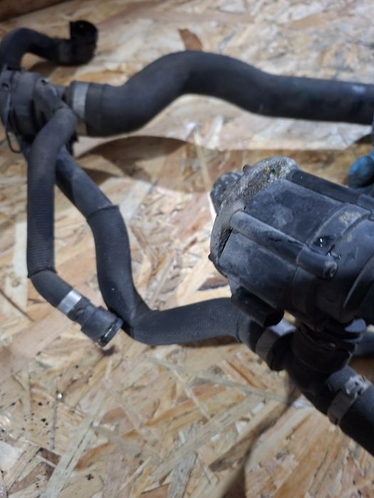 Ansamblu Pompă Auxiliară Apă + Robinet Căldură și Furtunuri BMW F10 N57 3.0d