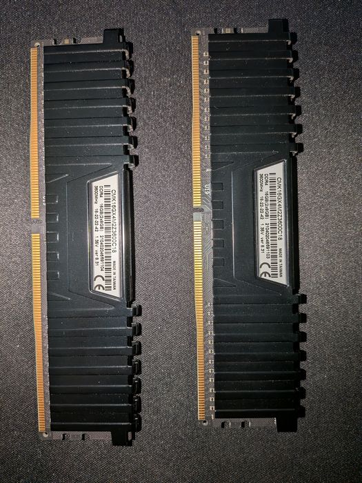 16 GB DDR4 RAM Corsair Vengeance LPX high performance