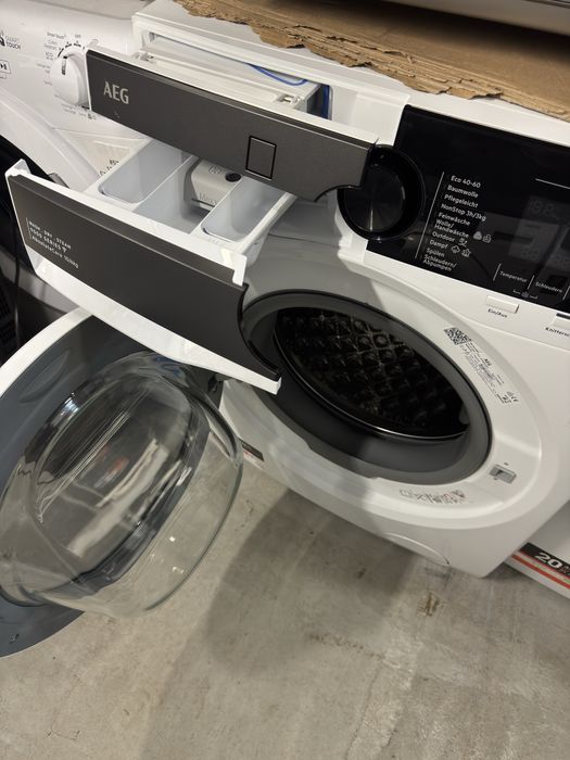 Mașină de spălat rufe cu uscător cu pompă de căldură AEG LWR9W81600