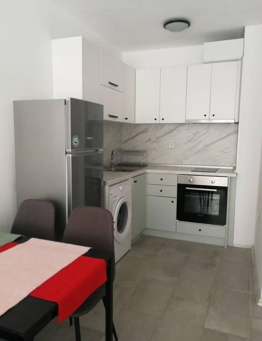 Дава се под наем Двустаен апартамент в Бургас, Сарафово - 60 кв.м за 398.82 € - Снимка #2