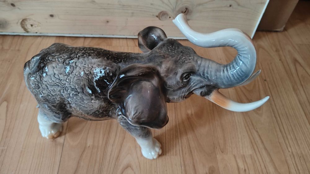 Bibelou elefant din portelan
