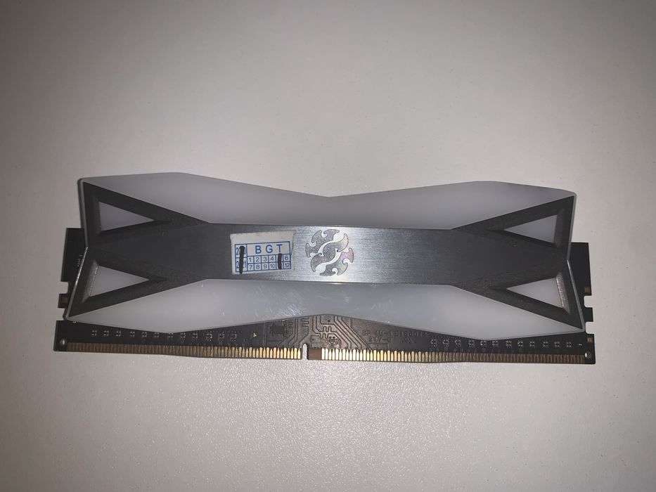 Продам оперативную память 8гб 3600мгц