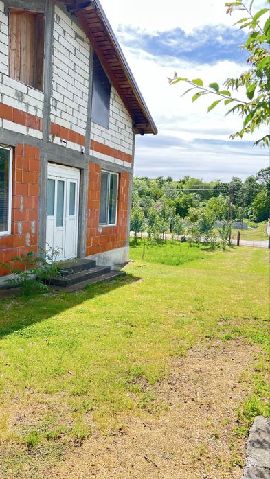 Vand casa P+M la rosu