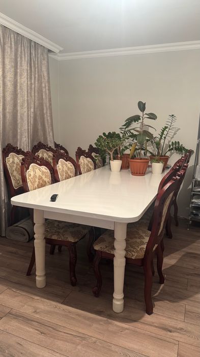 Продается стол со стульями