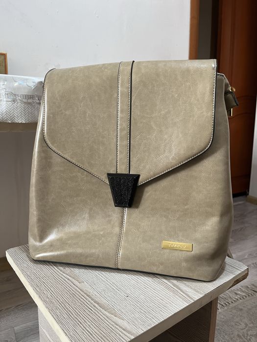 Продается портфель из эко-кожи