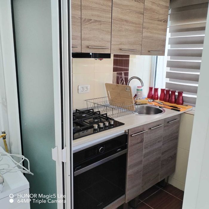 inchiriez apartament 3 camere zona penny vaporas
