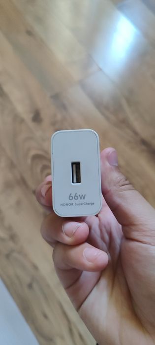 Продам оригинал блок питание 66w от Honor