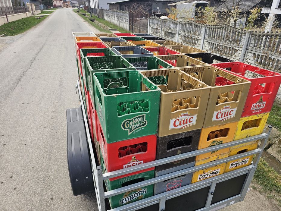 Lăzi goale de bere