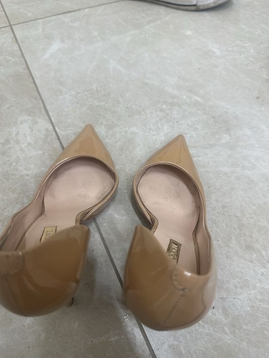 Бежевые туфли-лодочки от Basconi