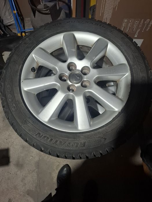 Диски с шинами на Авенсис