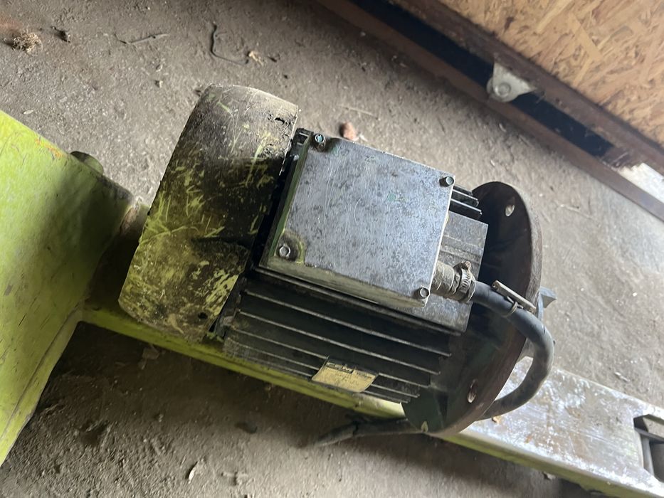 Motor electric 5.5 kw —1.500 rot/min , ten.—220/380 V