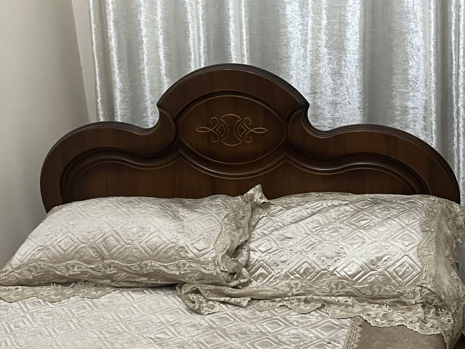 Продам спальный гарнитур