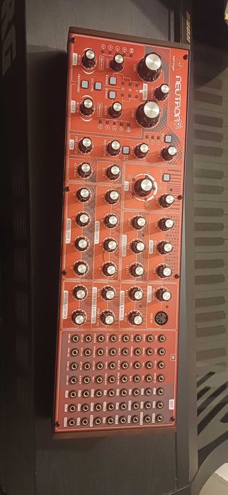 Behringer NEUTRON nou la cutie