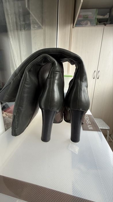 Обувь почти новая, кожа.