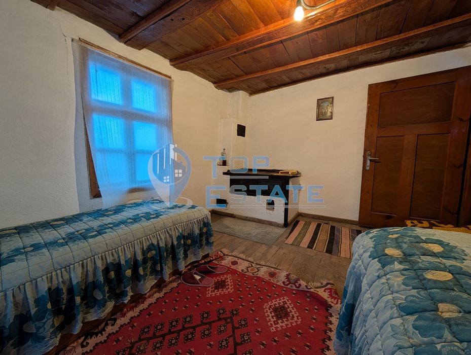 Двуетажна автентична къща в село Кисьовци, област Велико Търново