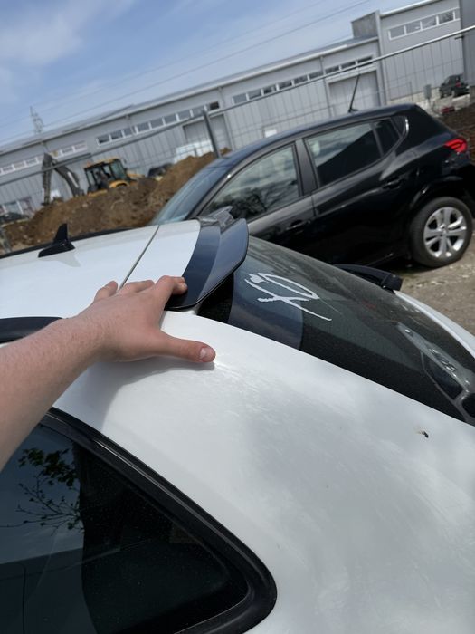 Спортен лип спойлер за таван / багажник – Черен гланц (Нов)