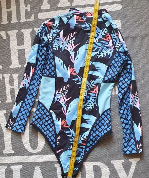 Costum de baie întreg