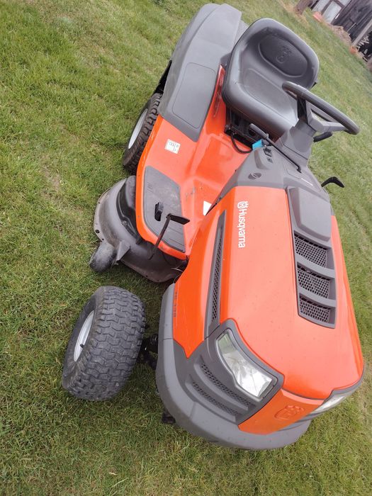 Tractor de tuns gazon husqvarna