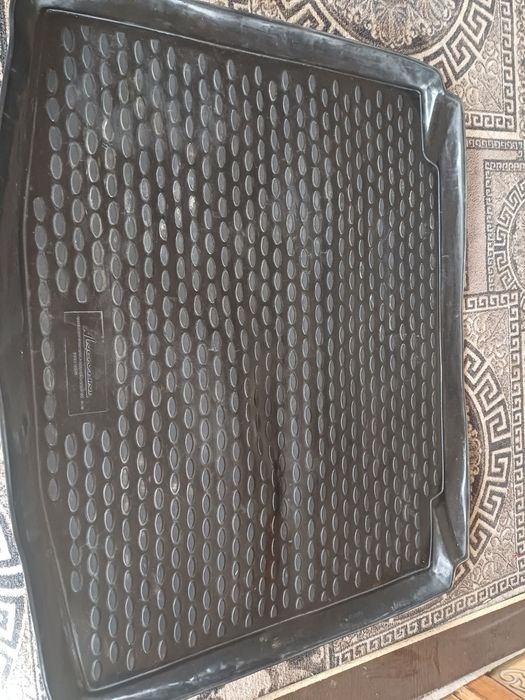 Полик в багажник гольф 4