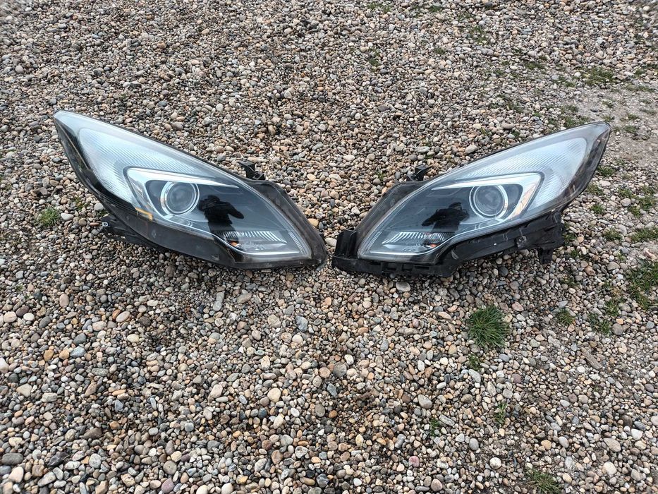 ляв и десен фар за опел зафира ц 11-16 OPEL ZAFIRA C