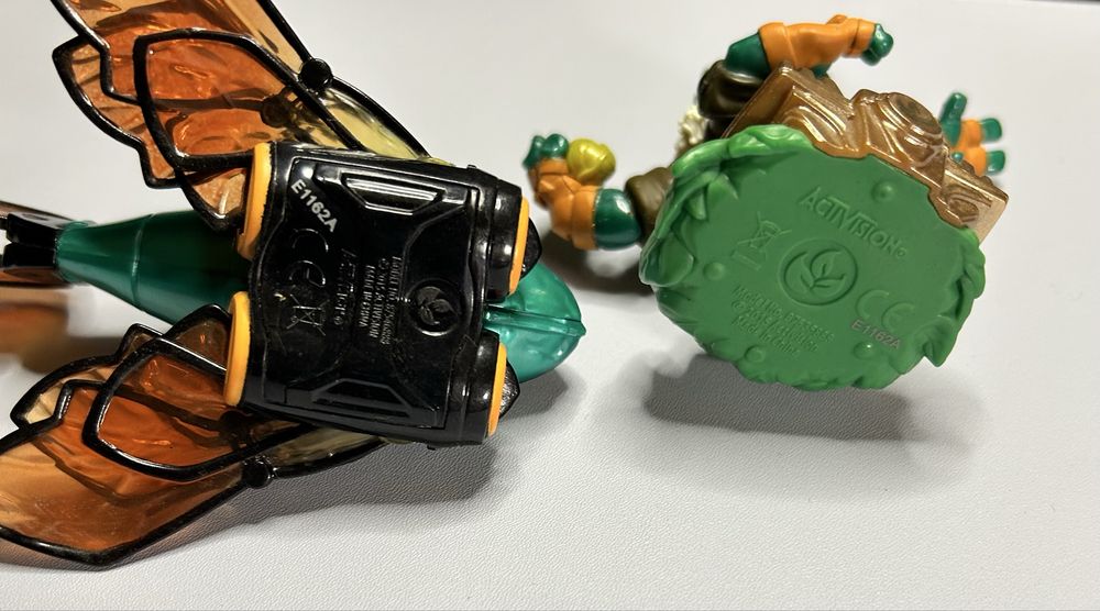 Figurine Skylanders Superchargers rare, Thrillpede & Buzz Wing Vehicle autentice